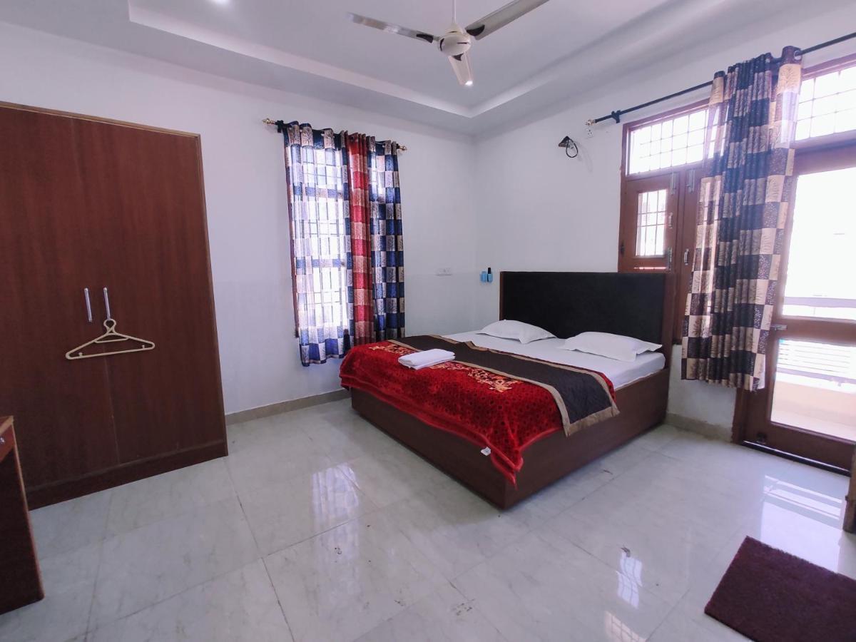 Hotel Yolo- Chandīgarh Exterior foto