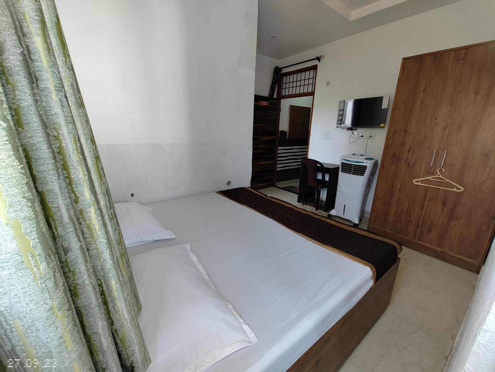 Hotel Yolo- Chandīgarh Exterior foto